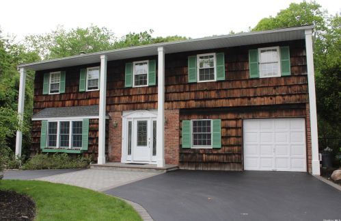 7 Harbor Oaks Dr, San Remo, NY 11754-1012