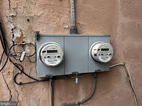 42 Oak St, Norristown PA  19401-4044 exterior