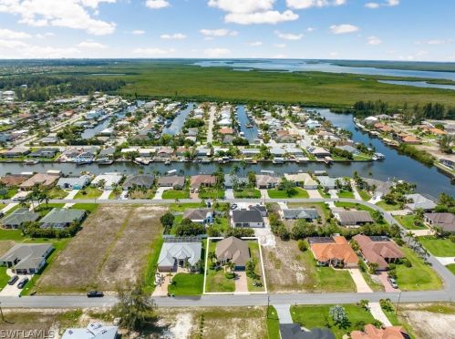 3718 4th Ln, Cape Coral, FL 33991-1601