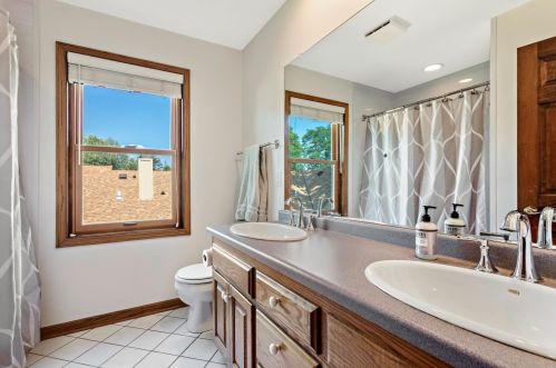 2921 Paget Ct, Thiensville WI  53092-2320 exterior