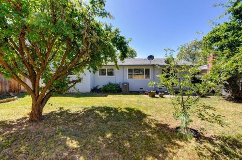 10909 Walnutwood Way, Rancho Cordova CA  95670-5114 exterior