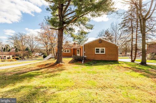 130 Delp Rd, Lancaster PA  17601-3906 exterior