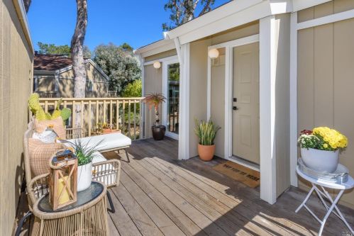 9 Thoreau Cir, Mill Valley CA  94941-4651 exterior