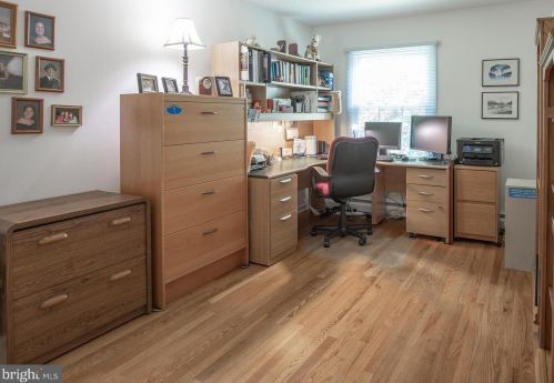 932 Queens Dr, Yardley PA  19067-4528 exterior