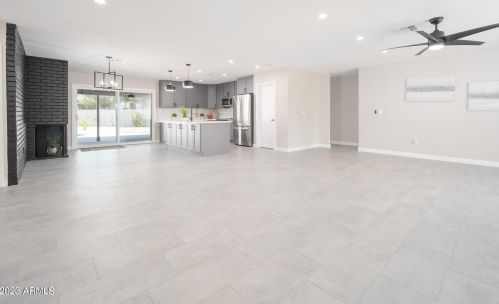 5621 Zoe Ella Way, Glendale AZ 85306-2823 exterior