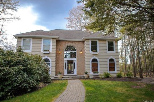 127 Lake Shore Dr, Rock Hill, NY 12775-6504
