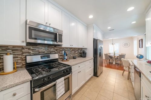 3669 Lees Ave, Long Beach CA 90808-2333 exterior