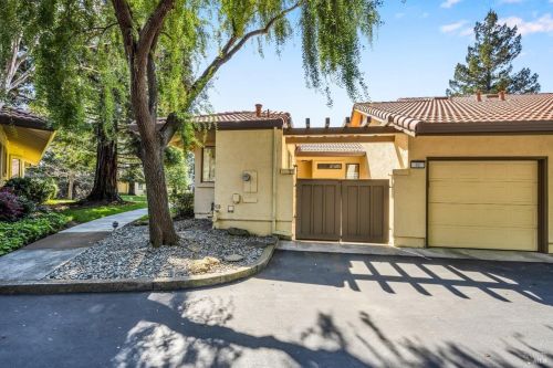 41 Fountain Grove Cir, Fairfield CA  94558-2483 exterior