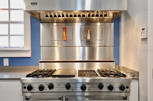 738 Edgewater Dr, Orlando FL 32804-6890 exterior