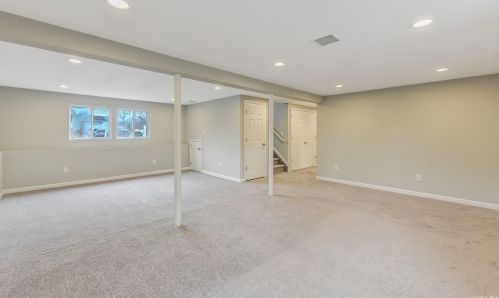 9 Brookwood Dr, Wheatley Heights NY  11798-1005 exterior