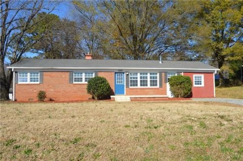 2930 Newton Dr, Statesville, NC 28677-3061