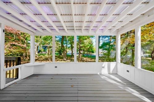 94 Foxwood Rd, West Nyack, NY 10994-2520