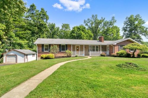 189 Dar Dr, New Wilmington, PA 16142-5201