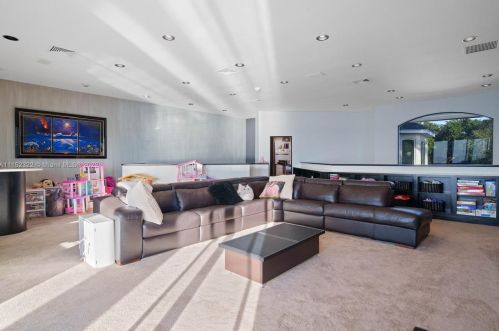 4828 Peninsula Dr, Daytona Beach FL 32127-7203 exterior