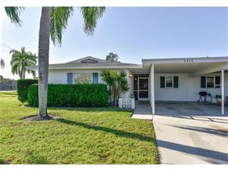 3276 Westford Ln, Sarasota, FL 34231-8138