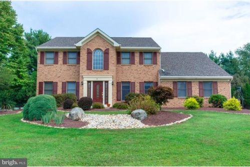81 Bruce Dr, Southampton, PA 18966-2179