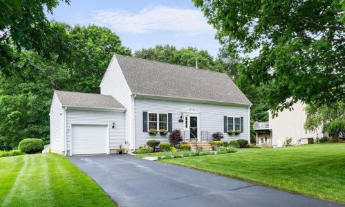 41 Cobblestone Ter, Coventry, RI 02816-8577