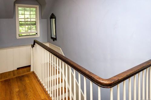 1093 Knollwood Rd, White Plains NY  10603-1100 exterior