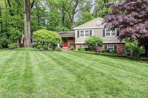 20 Fox Hill Rd, Middletown, NJ 07748-2956