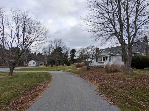 97 Wheeler Ave, Salem NH  03079-3494 exterior