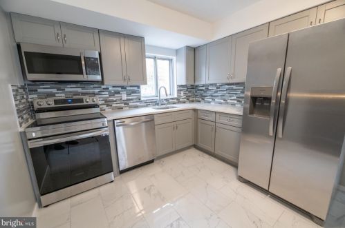 18 Manorhouse Dr, Trenton NJ  08638-1728 exterior