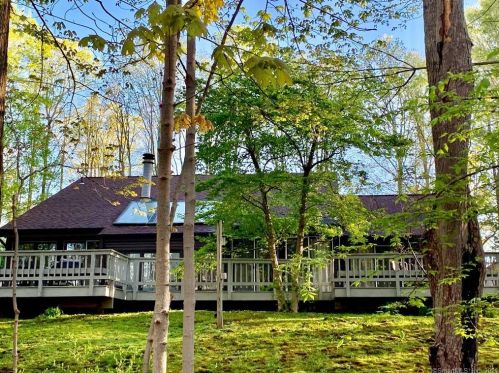 12 Cozier Hill Rd, Sherman, CT 06784-1928