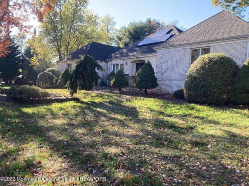 10 Autumn Ln, East Freehold, NJ 07728-7747