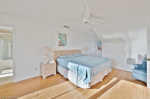 215 Robinwood Cir, Sanibel FL  33957-5722 exterior