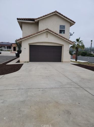 436 Avalon Dr, Vista, CA 92084-6210