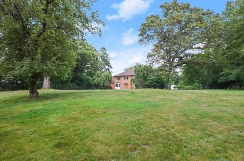 223 Jonathan Dr, Stamford CT  06903-1510 exterior