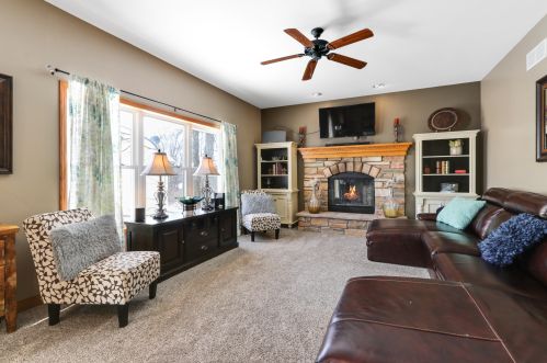 895 Platt Ave, Lake Geneva, WI 53147-1041