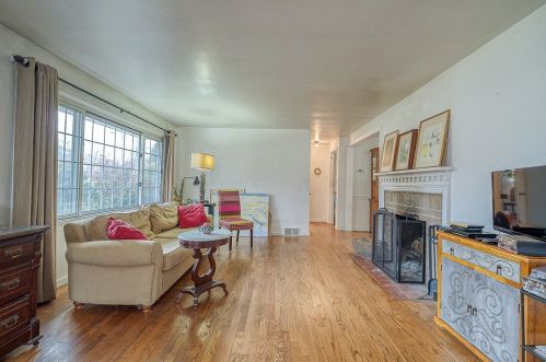 10 Oakwood Ter, Oakmont PA  15139-1016 exterior