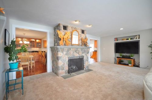 26 Birch St, Waterbury CT  06704-3806 exterior