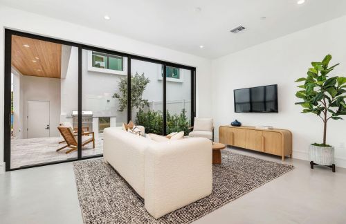 1975 Dock St, West Palm Beach FL  33401-7507 exterior