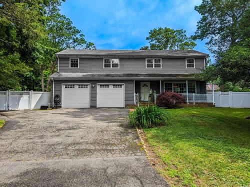 6 Tremont Ct, Huntington Station, NY 11746-4547