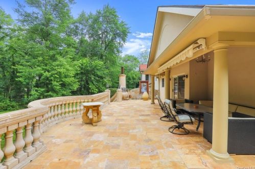 471 Bonnie Ct, Yorktown Hgts NY  10598-2001 exterior