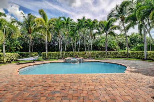 8696 Valhalla Dr, Delray Beach FL  33446-9568 exterior