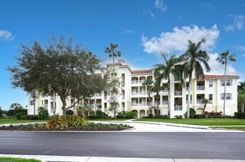 4834 Hampshire Ct, Naples FL  34112-7939 exterior