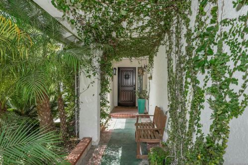4660 Lofty Grove Dr, Oceanside, CA 92056-3554