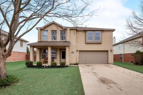 111 Gayleh Ln, Waxahachie, TX 75165-8746
