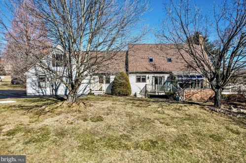 2 Quail Hill Ln, Downingtown, PA 19335-1083