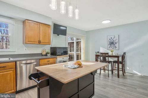 8854 Eagle Rock Ln, Springfield VA  22153-1727 exterior