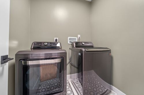 5903 Stanton Ave, Pittsburgh PA  15206-2117 exterior