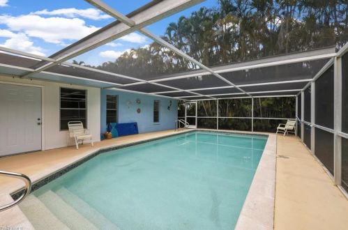 4688 Pembrooke Ln, Bonita Springs, FL 34134-7107