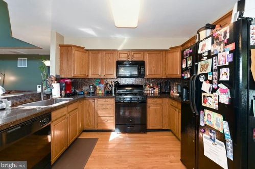 10 Birmingham Dr, Columbus NJ  08022-2342 exterior