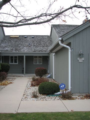 10047 Franklin Ct, Thiensville, WI 53092-5457