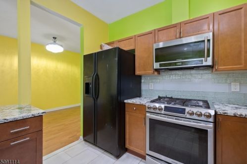 22 Autumn Ridge Rd, Greystone Park NJ  07950-1194 exterior