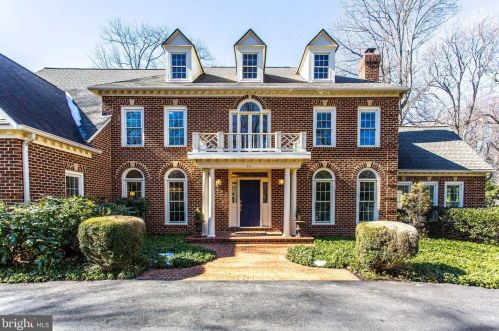 806 Olde Georgetown Ct, Great Falls, VA 22066-2730