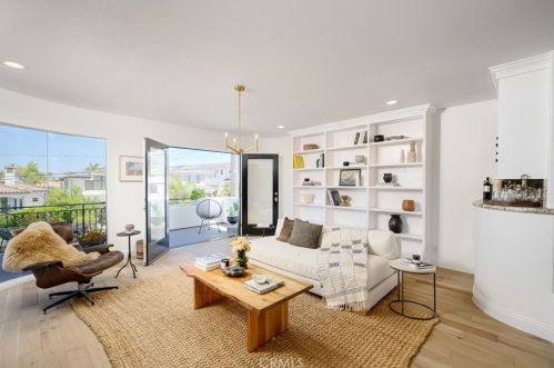 513 Dianthus St, Manhattan Beach CA  90266-6720 exterior