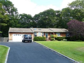 19 Lisa Ct, Smith Point, NY 11967-1578